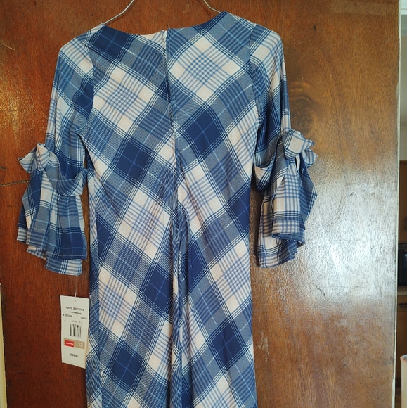 Beautiful mini dress - Picture 2 of 4